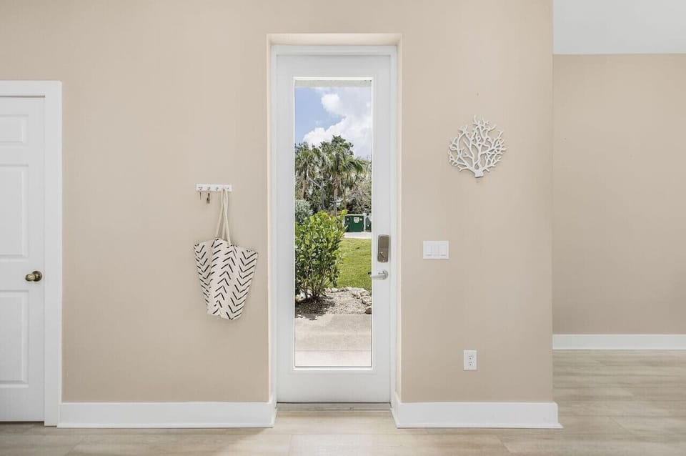 Your entryway to Bent Palm