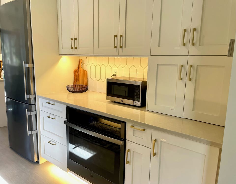 There is a nice oven and a small microwave as well.