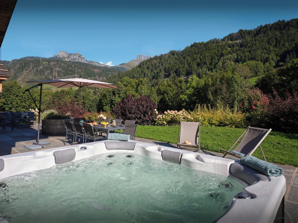 Jacuzzi & view