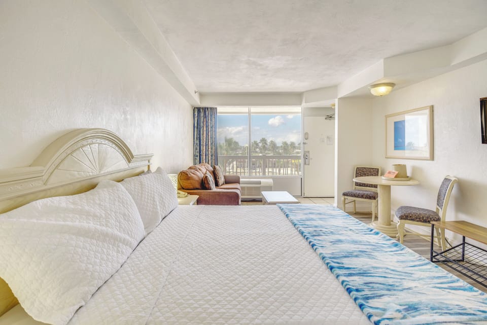 Daytona Beach Vacation Rental | Studio | 1BA | 393 Sq Ft | Step-Free Entry
