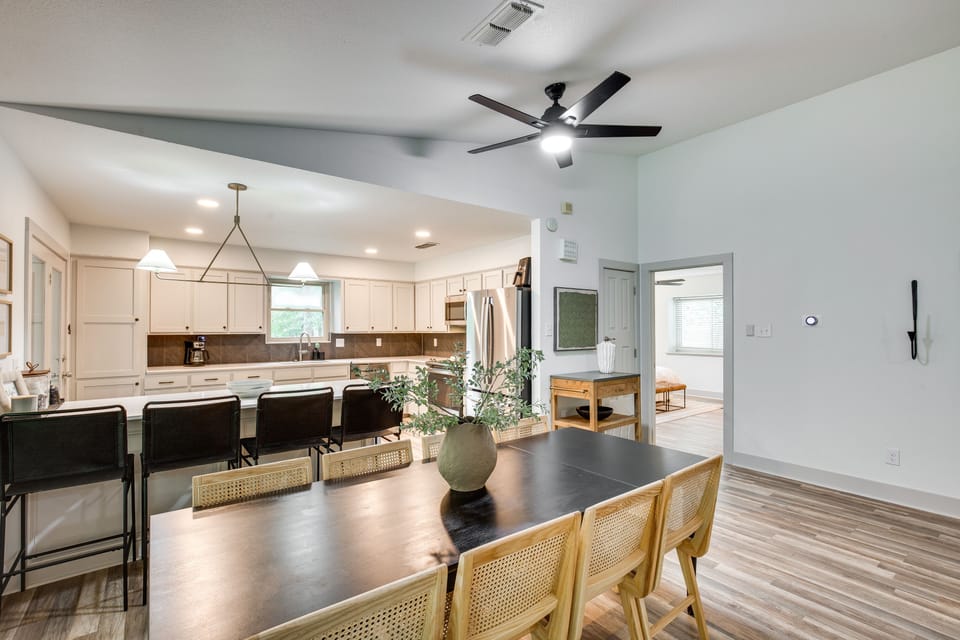 Dining Area | Dishware & Flatware Provided | Central A/C & Heating