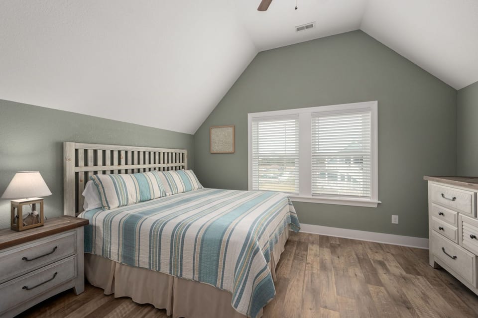 NH387D: Cape Lookout Cottage | TL Bedroom 2- King, Shared Bath