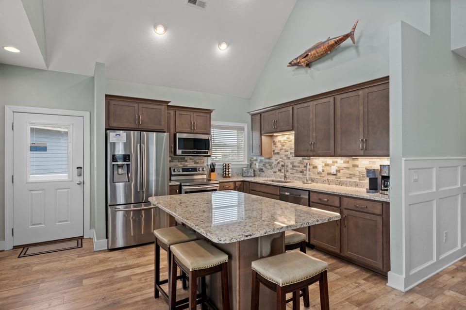 NH387C: Oak Island Cottage | Kitchen and Dining Area- Island Seating for 6