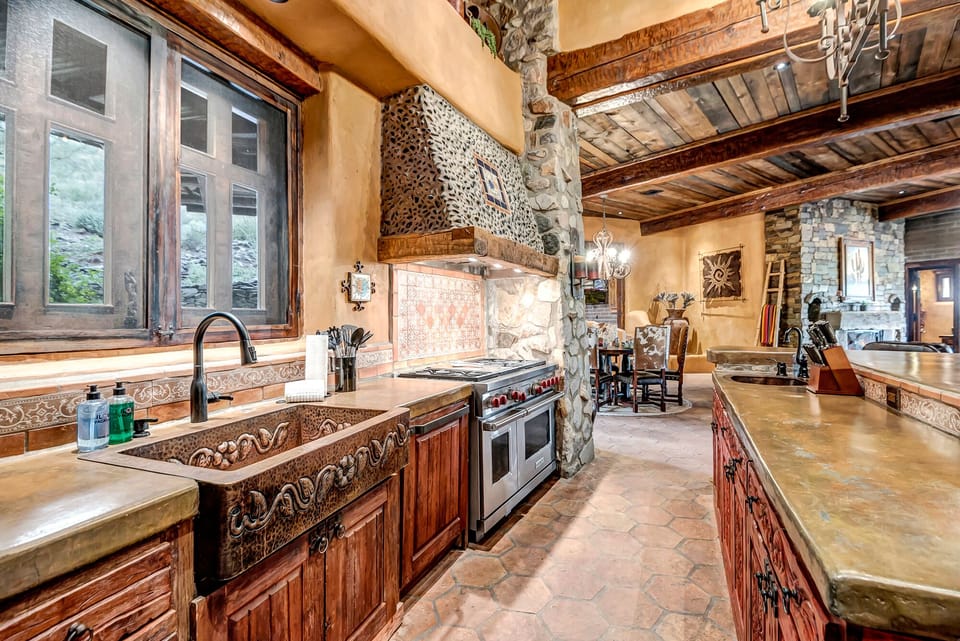 Chef's Tasteful Kitchen - Fully Equipped
