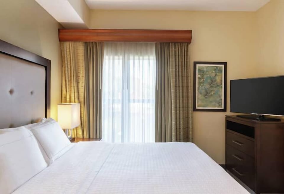 Unwind in crisp linens with soft, filtered daylight.