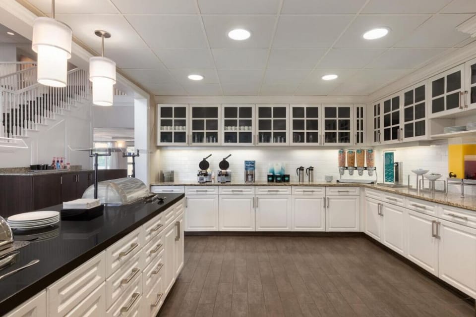 Start your morning with breakfast in this bright, spacious lounge.