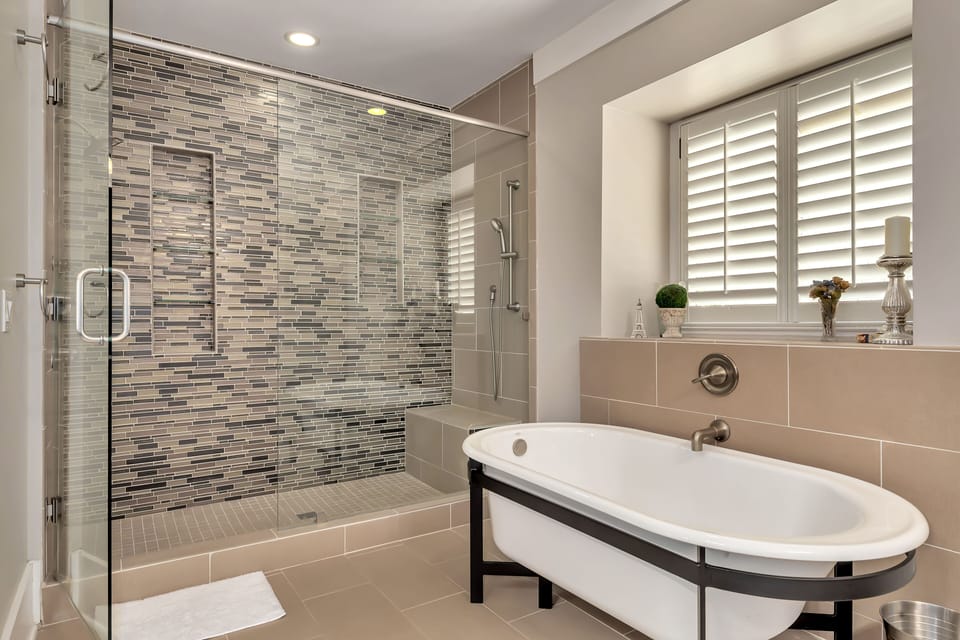 Enormous walk in shower w dual shower head on opposite ends