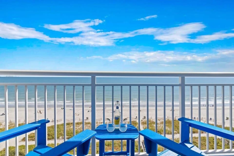 With the sound of the waves and the sparkle of the sea stretching to the horizon, this serene escape is perfect for unwinding and savoring the beauty of the coast.