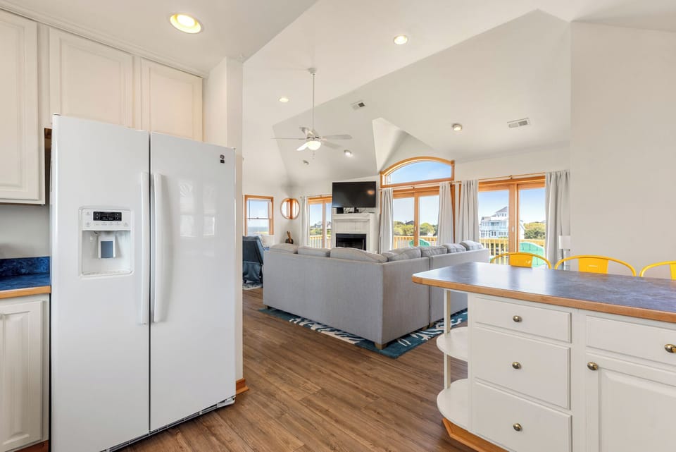 HIFR01: Frisco Sol | Top Level Kitchen