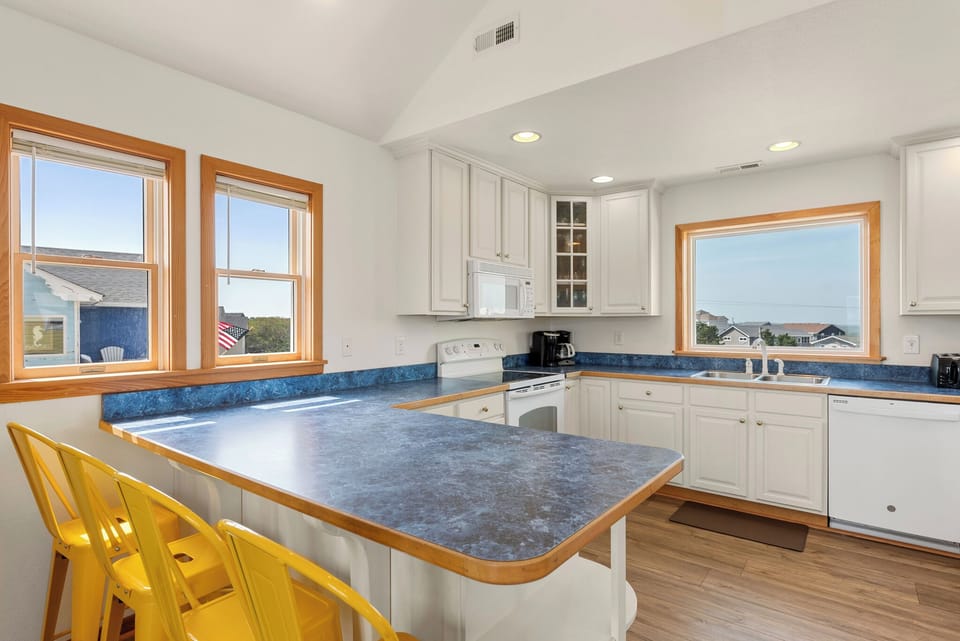 HIFR01: Frisco Sol | Top Level Kitchen