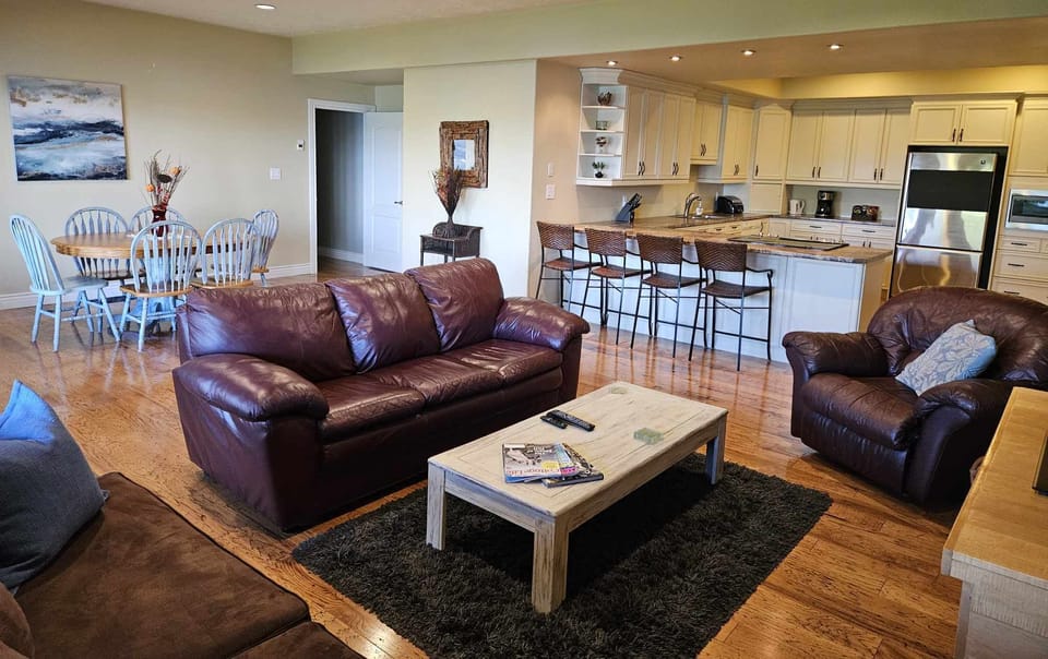 9 ft ceilings for your spacious open concept living area.