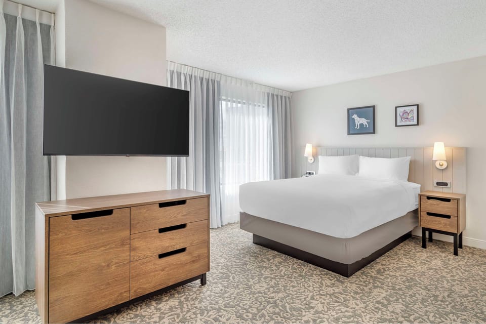 Unit with 1 Queen Bed