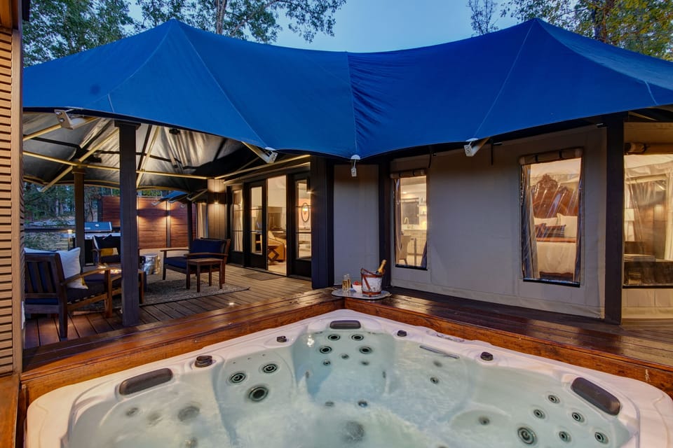 6Bluebird House hot tub and deck