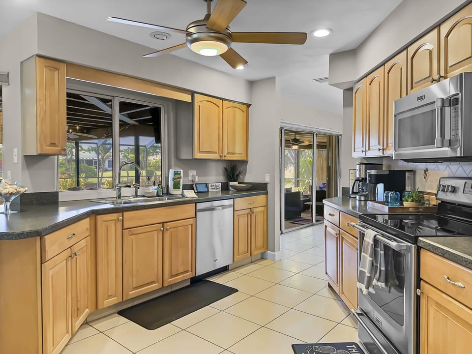 full kitchen